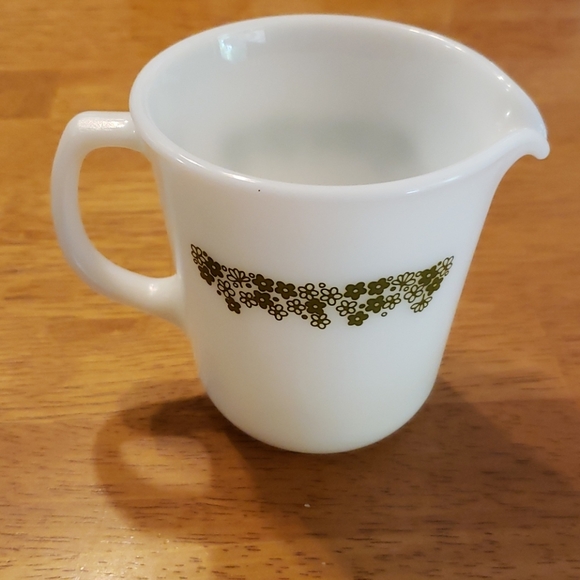 Vintage Large Crazy Daisy 8oz Opal Glass Creamer - Picture 1 of 8